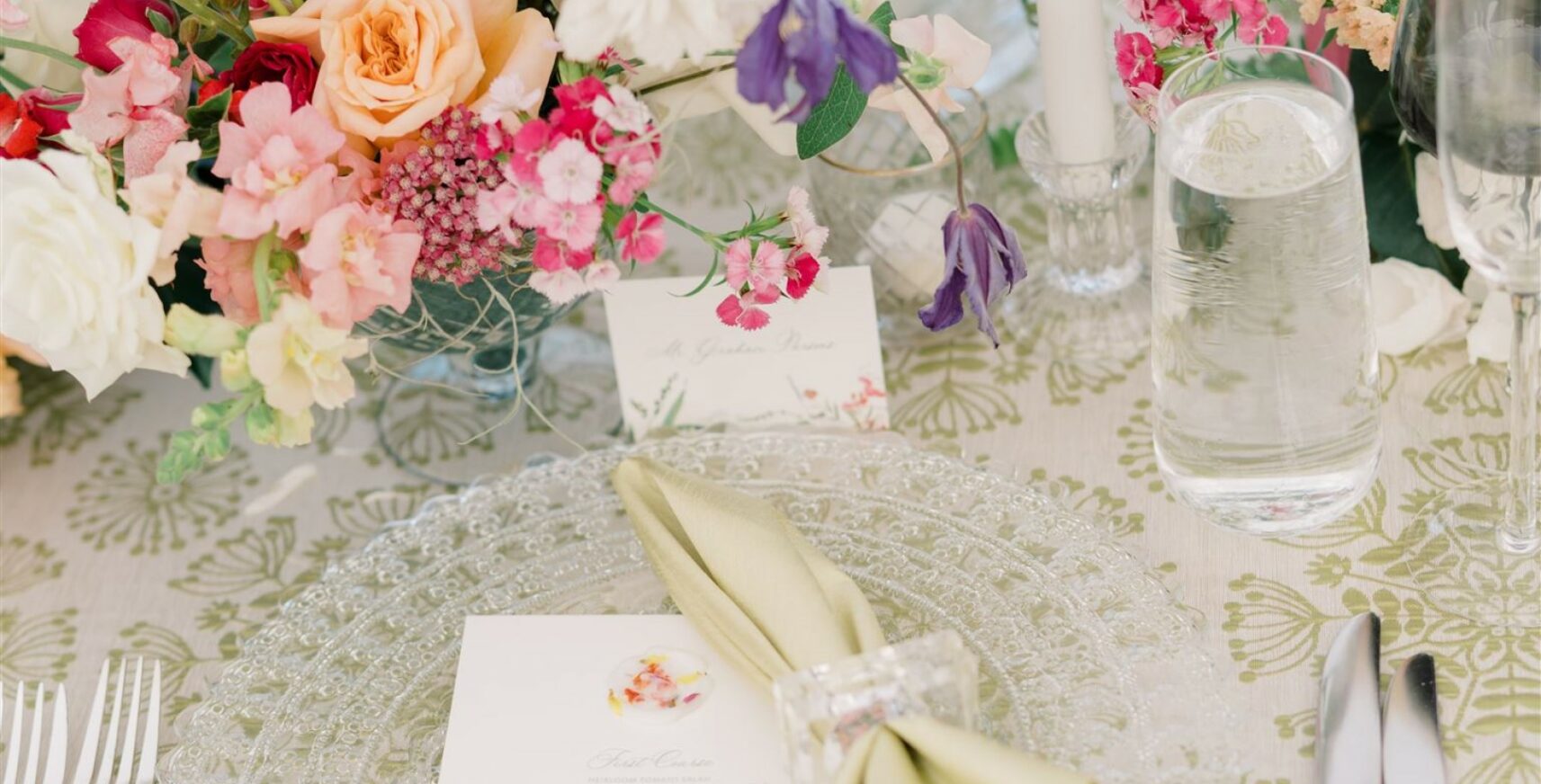 floral wedding place setting at radnor hunt